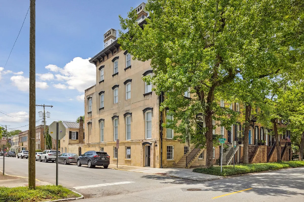 Building Photo - 113 W Gaston St