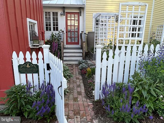 5th image of 524 Goldsborough St