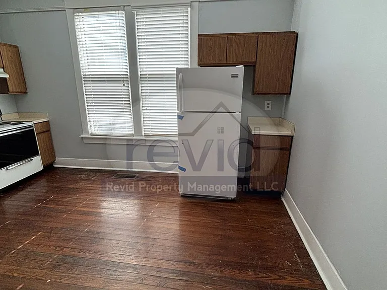 288 N. McLean Blvd — Photo 10