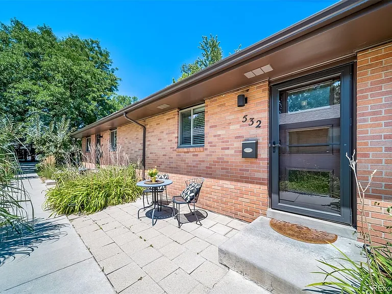 532 N Clayton St — Photo 3