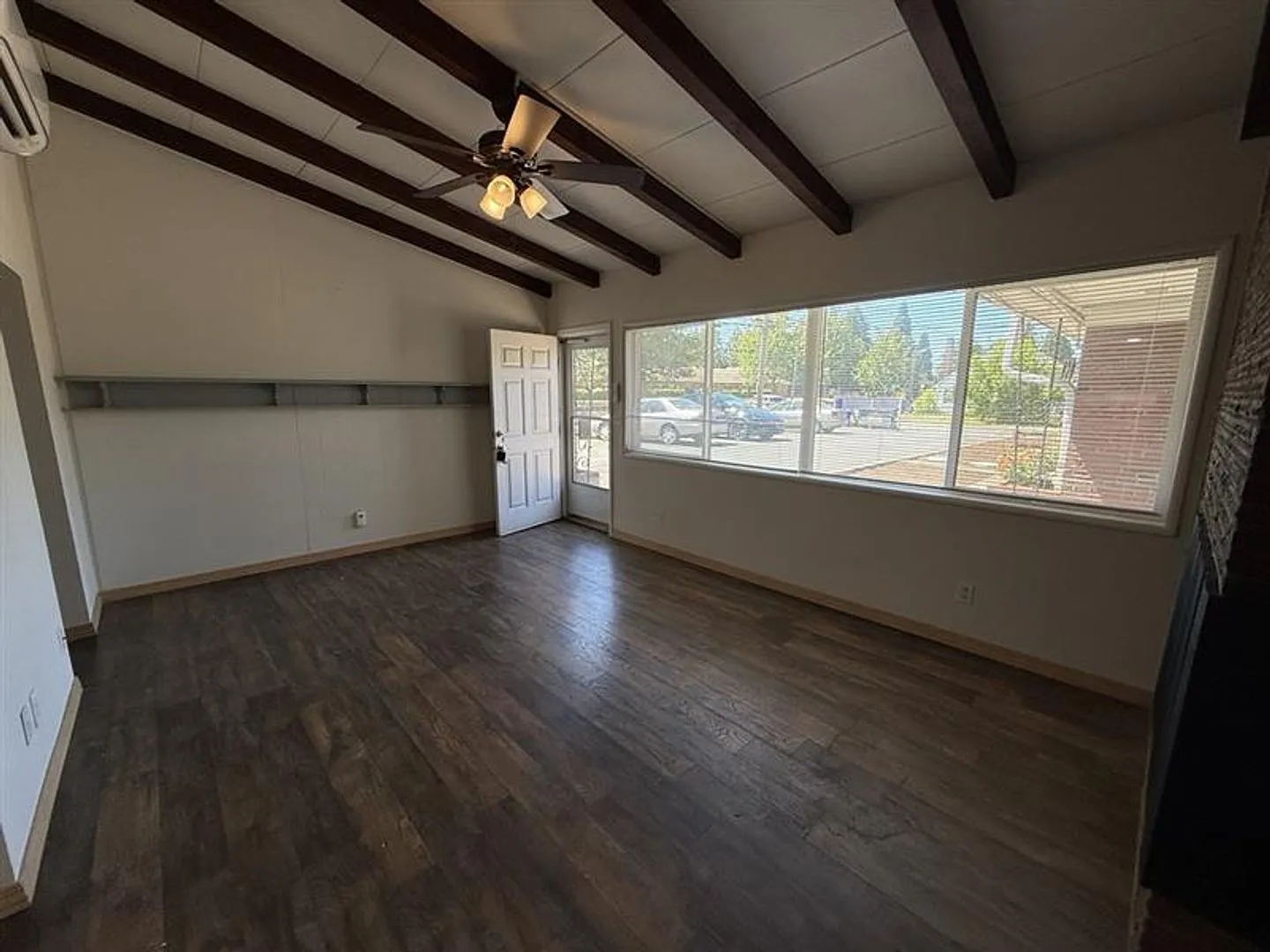 7215 SE Division Street ~ Move-In Special 1/2 Off First Month's Rent!! Cozy Home in South Tabor — Photo 3