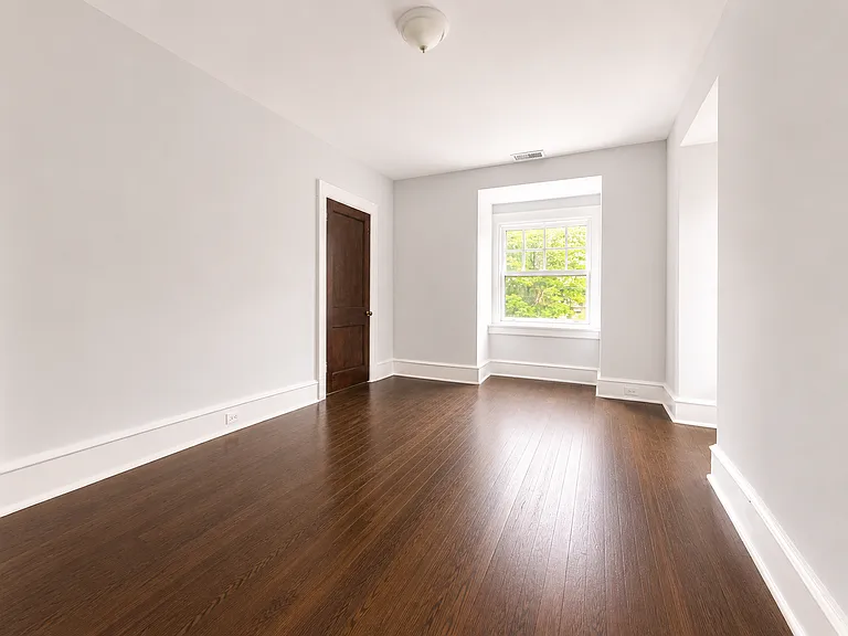 186 W Queen Ln — Photo 18