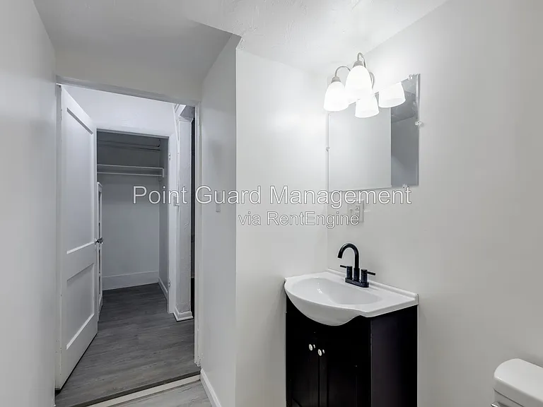 1318 N Robinson Ave — Photo 38