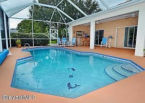 2nd image of 1329 York Cir