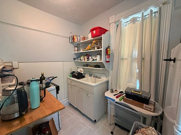 5th image of 802 W Illinois St APT 3