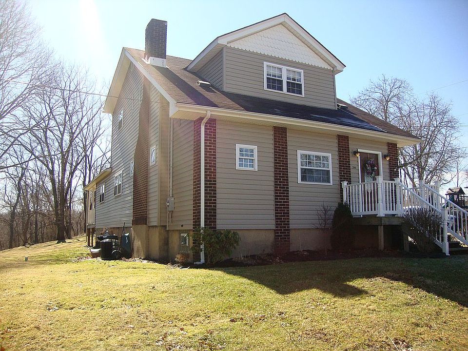 Delightful LARGE Rooms t/o! 