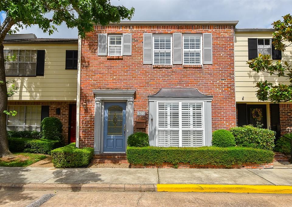 Curbside view of this charming home.