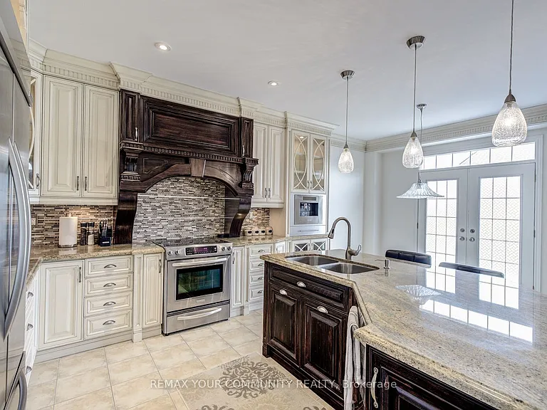 230 Humberland Dr — Photo 7
