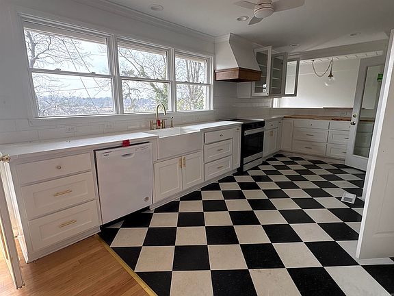 3rd image of 1632 Pine Valley Rd