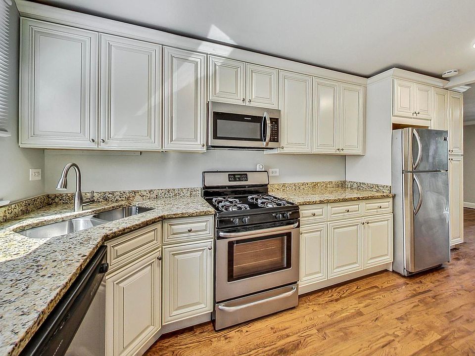 2nd image of 7328 N Winchester Ave APT 1W