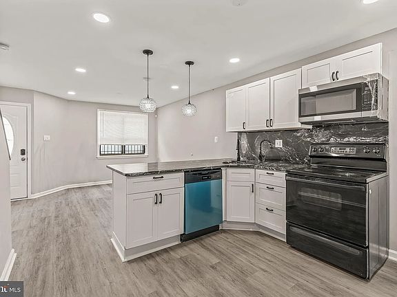 2nd image of 1630 Page St