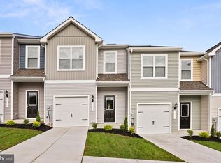 25 Cranston Ct, Falling Waters, WV 25419