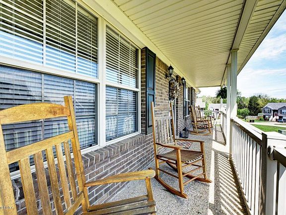 3rd image of 111 Savannah Dawn Ct