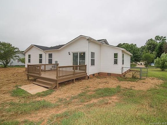 2nd image of 104 Redbird Ln