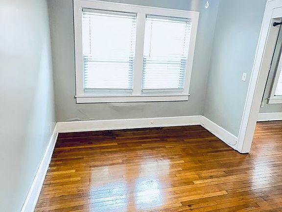 5th image of 425 3rd St N Suite 2