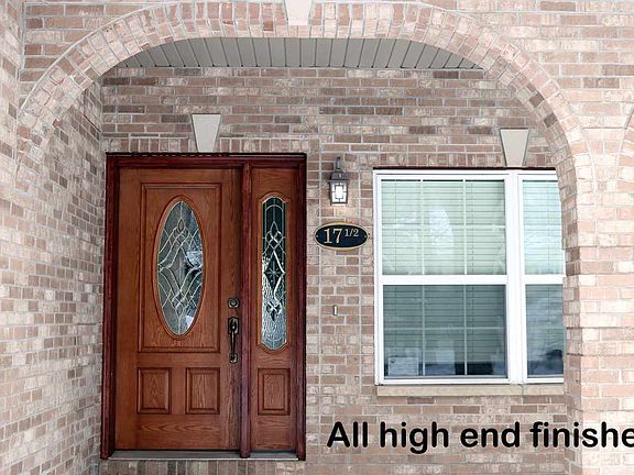 3rd image of 175 E Nicolet Blvd