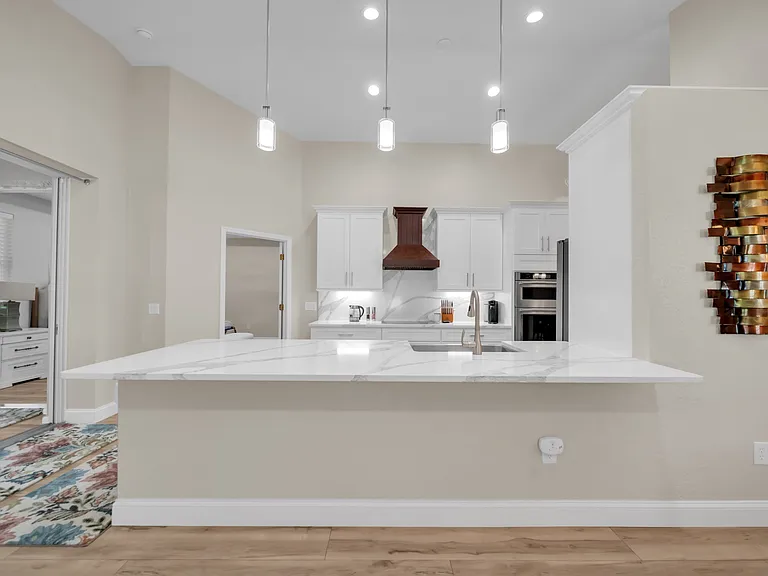 1358 Hedgewood Cir — Photo 2
