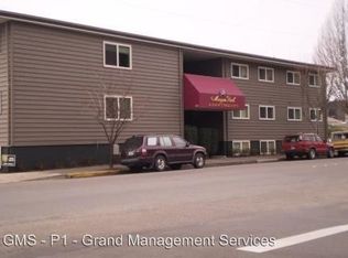 503 Commercial Ave APT 3, Coos Bay, OR 97420