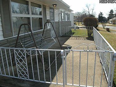 3rd image of 33 Whitman Ln