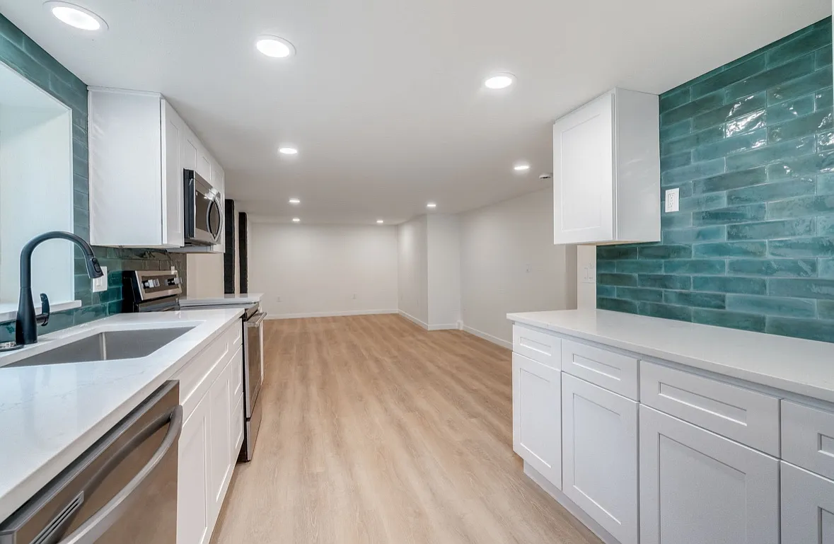 2 bed, 800 sqft, $1,800 — Photo 2