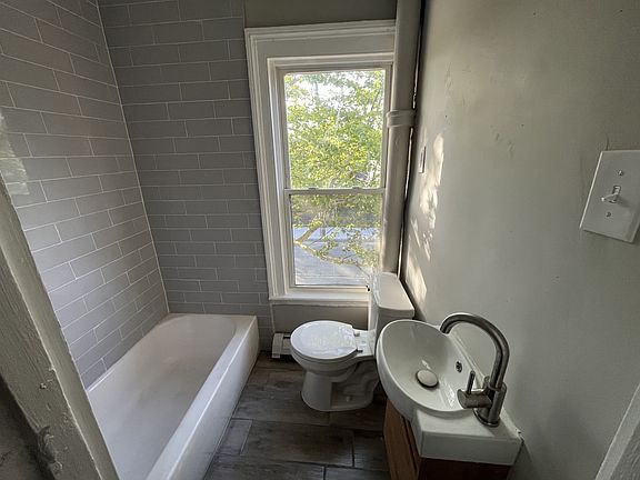 5th image of 96 Webster St