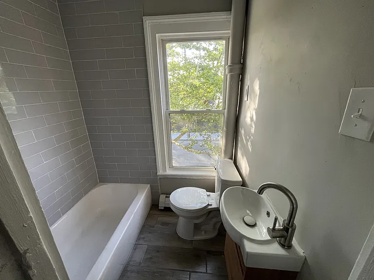 96 Webster St — Photo 5