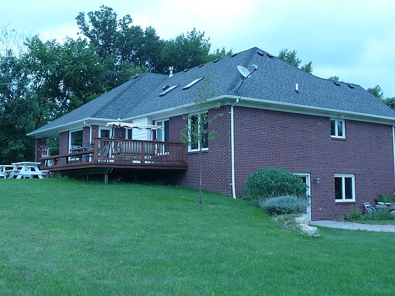 Walkout/Deck/Backyard