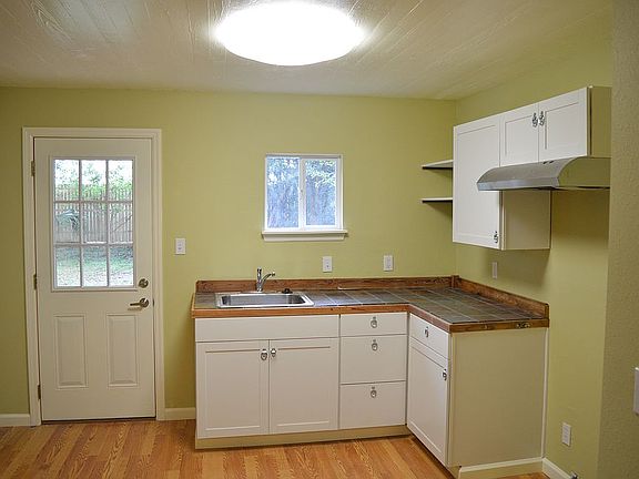 5th image of 736 Gwen St