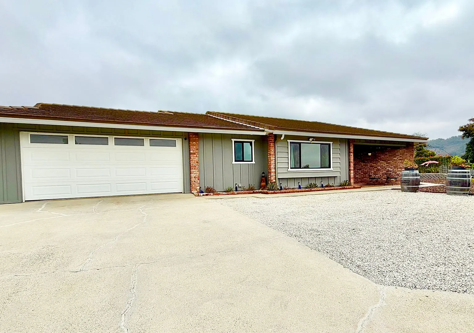 Beautifully Furnished & Appointed, Shorter Term Rental in the Peaceful Gird Valley area of Fallbr... — Photo 1