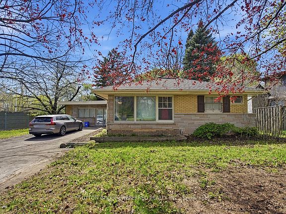 3rd image of 2 Ruskin Ct
