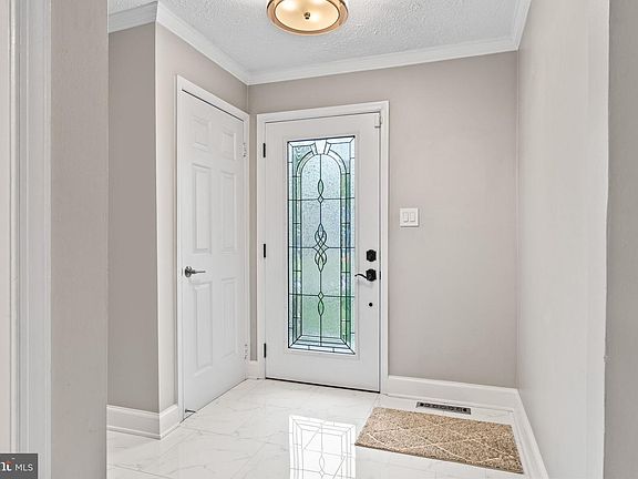 4th image of 1901 Buckthorn Ln