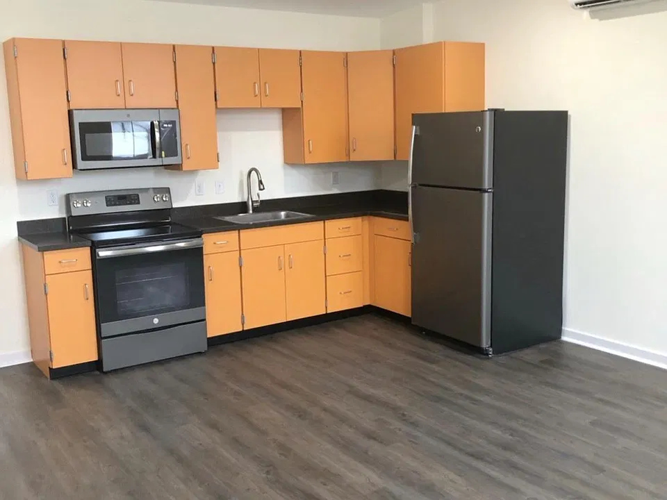 320 Main St #9