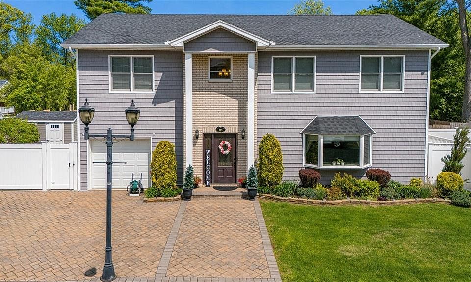 1st image of 305 Woodvale Ave