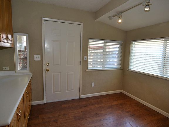 5th image of 215 Griswold Ave