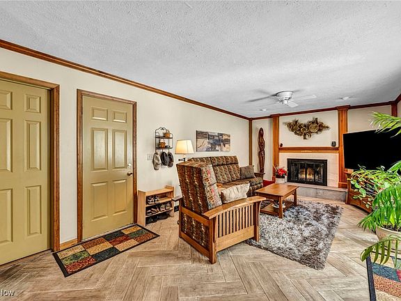 5th image of 9394 Basswood Dr