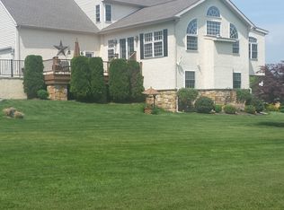 207 Maplewood Dr, Phoenixville, PA 19460