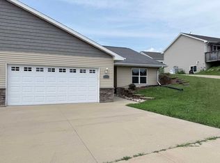 583 Tanzanite Dr, Dubuque, IA 52001