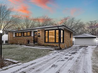 716 N Eastwood Ave, Mount Prospect, IL 60056