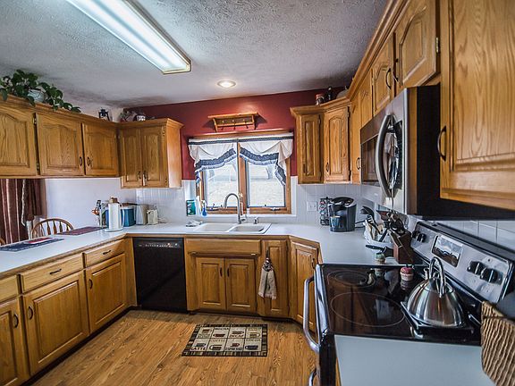 3rd image of 23532 Ellington Ave