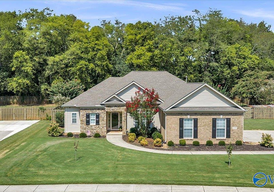 1st image of 129 Bridge Arbor Ln