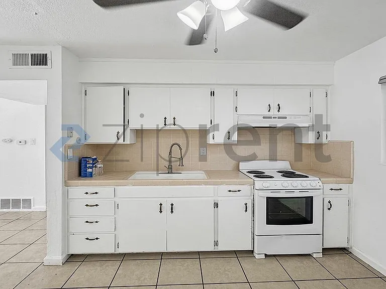 132 W 18th St #2 — Photo 8