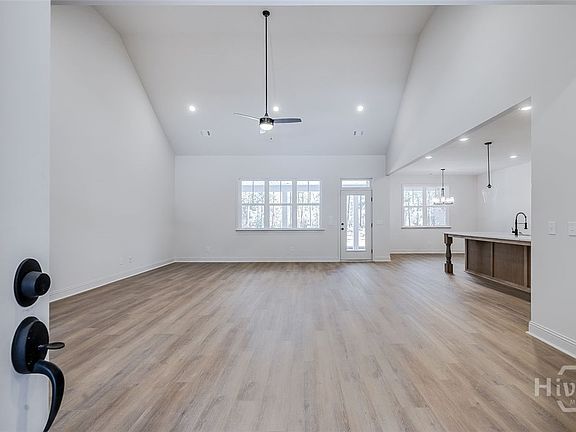 4th image of 15 Lakeview Drive