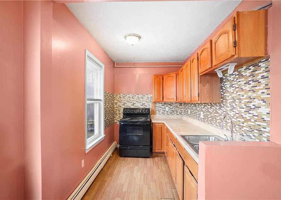 35 Rivulet St, Woonsocket, RI 02895 Zillow