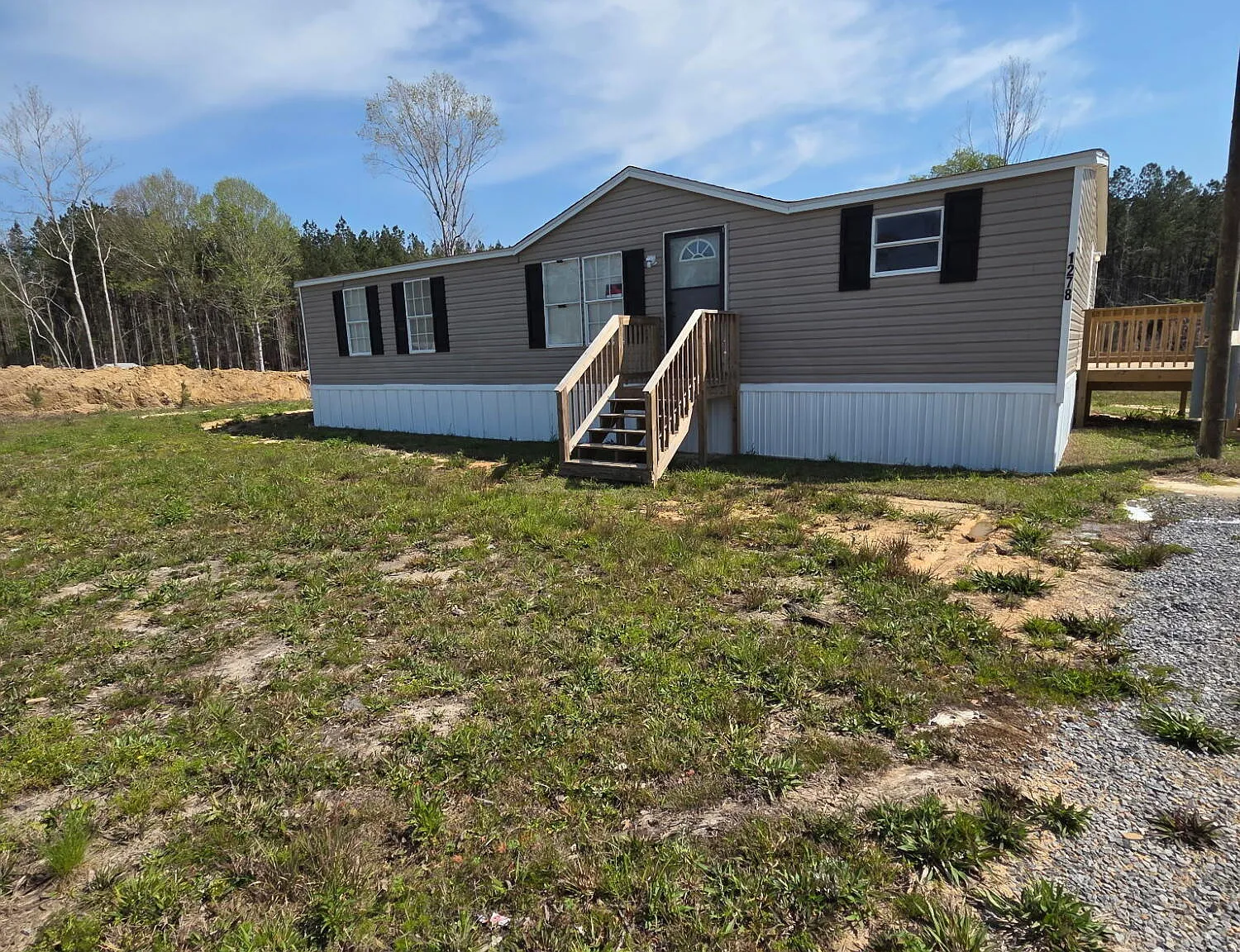 3 bed, 2.0 bath, 1792 sqft, $1,250 — Photo 1
