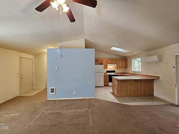 4th image of 369 E Saint Helens Ave