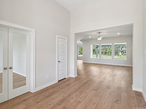 5th image of 1610 Vista View Drive