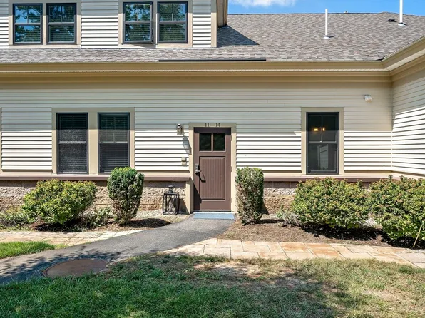 599 Washington St #12, Pembroke, MA 02359