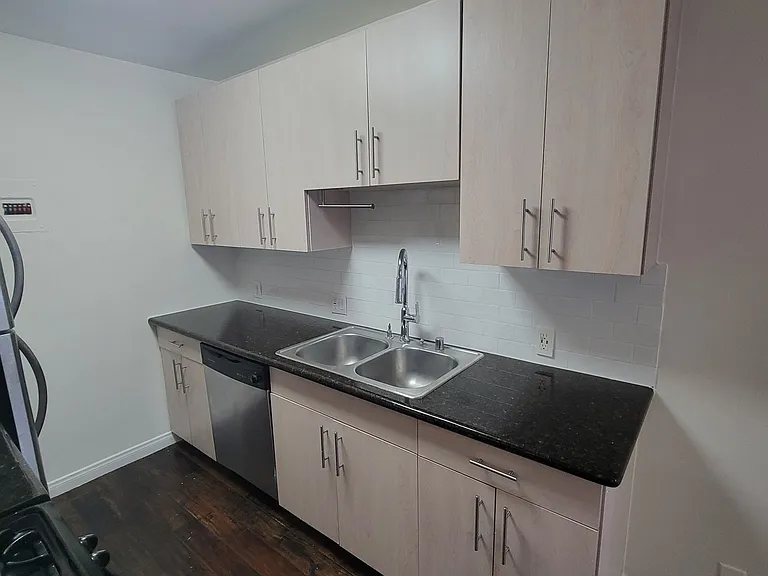 924 Hancock Ave #2 — Photo 11