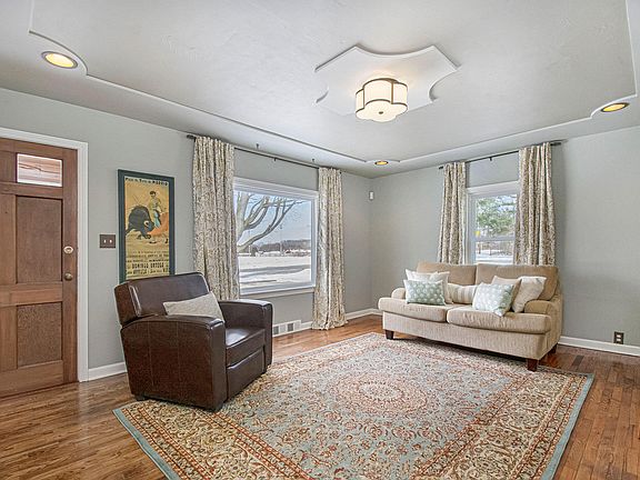 5th image of 307 Greenlawn Ave