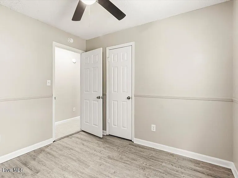 1910 Neptune Dr — Photo 16
